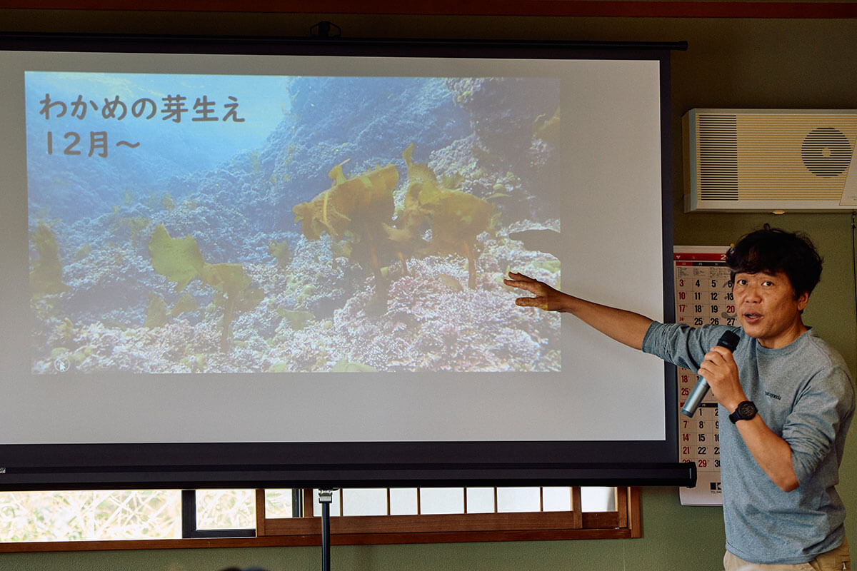葉山アマモ協議会の山木克則さん。ウニの食害対策に関しては、葉山小学校保護者の有志がウニを堆肥にするプロジェクトもおこなっています