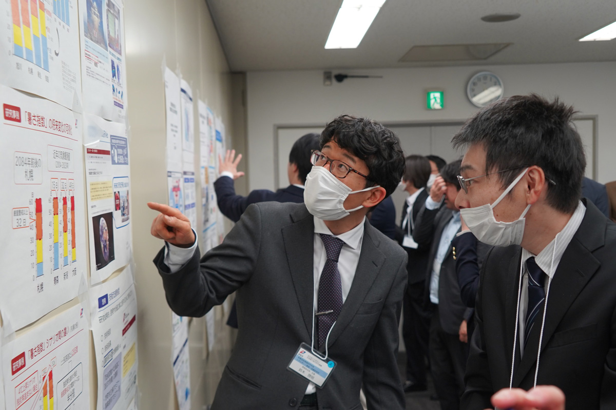 議論や意見交換会の写真1