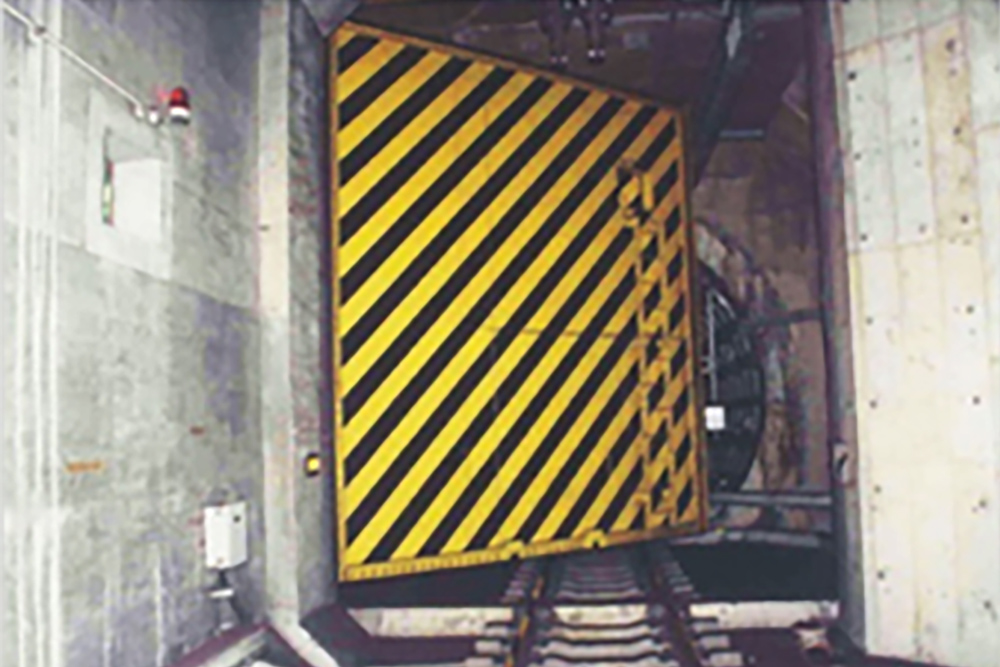 地下トンネル内防水ゲート