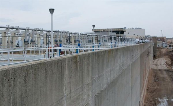 2011年に建設された防波堤の最初の部分