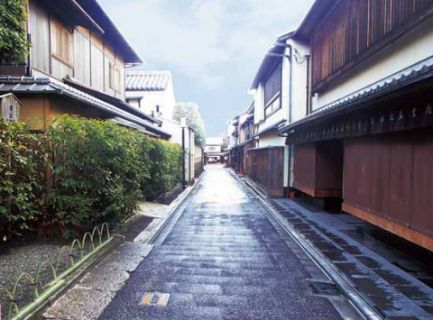 石畳風保水性アスファルト舗装