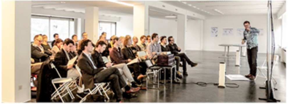 開発戦略等を紹介するワークショップの様子