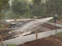 泡消火剤を使った消化の様子